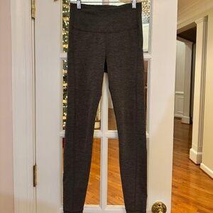 Athleta Ultimate Stash Pocket 7/8 legging, Size XS Tall, Gray
